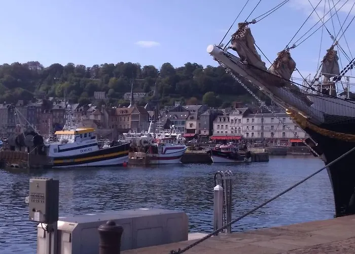 Cote Lavoir A Honfleur, Parking Prive, Ascenseur Апартаменты
