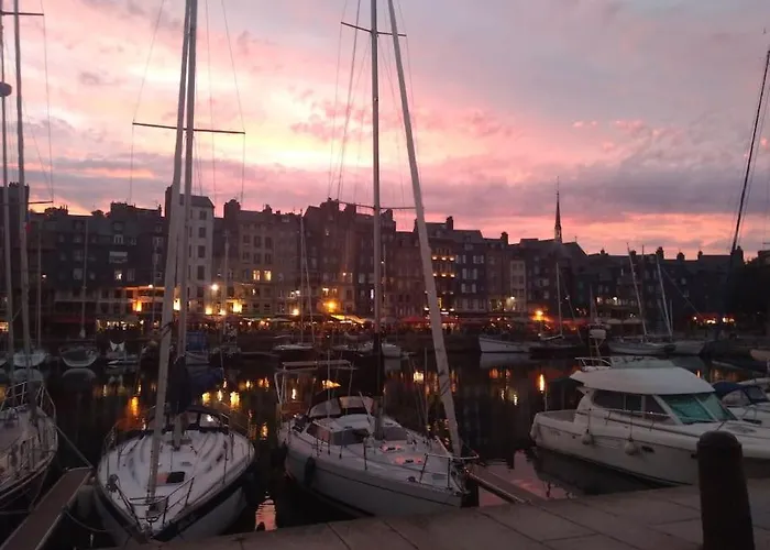 Апартаменты Cote Lavoir A Honfleur, Parking Prive, Ascenseur *